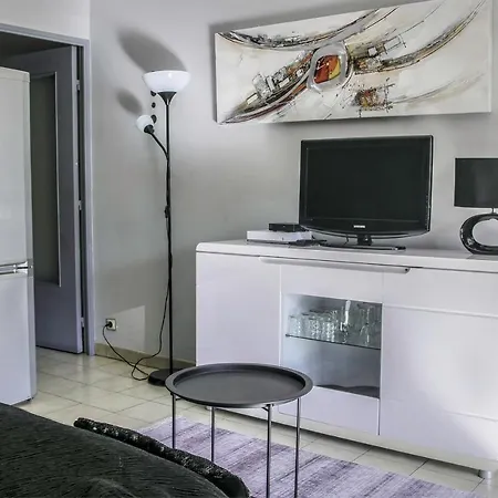 Immogroom- Cosy - Center- Ac - Terrace Apartman *